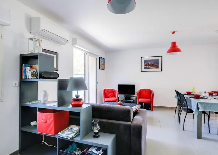 Robinson By Interhome Saint-Raphaël