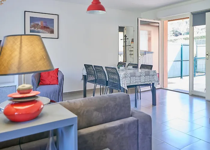 Robinson By Interhome Saint-Raphaël